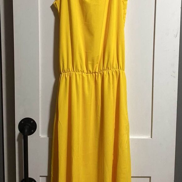 Women Round Neck Sleeveless Dress with Pockets, Yellow Medium - Picture 3 of 3